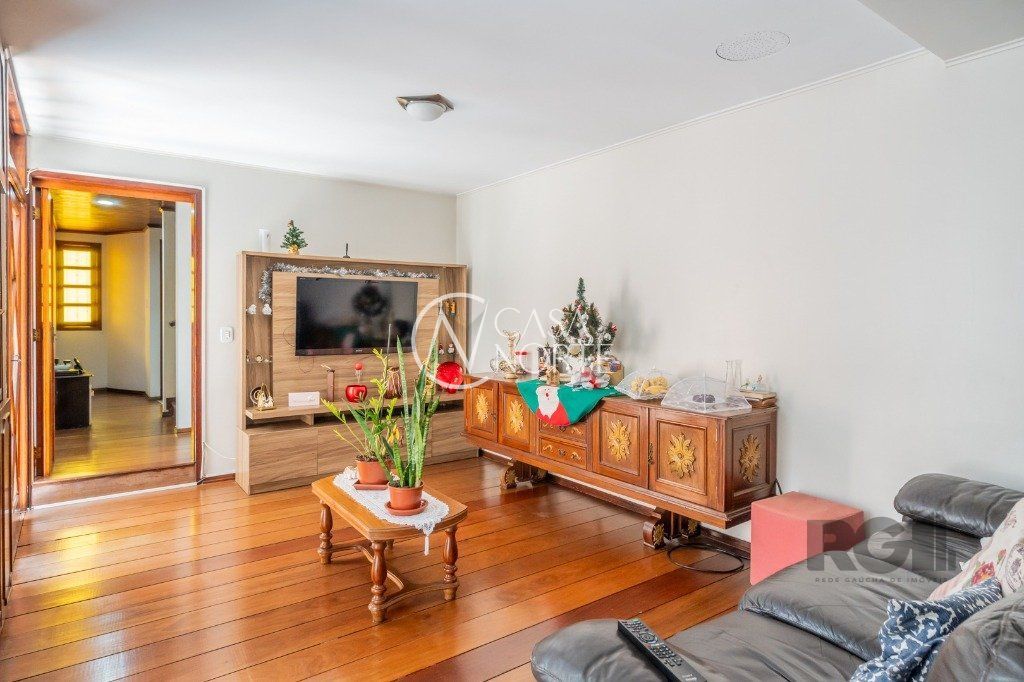 Casa à venda com 4 quartos, 287m², 2 suítes, 2 vagas, Rua Pedro Boticário no bairro Glória em Porto Alegre