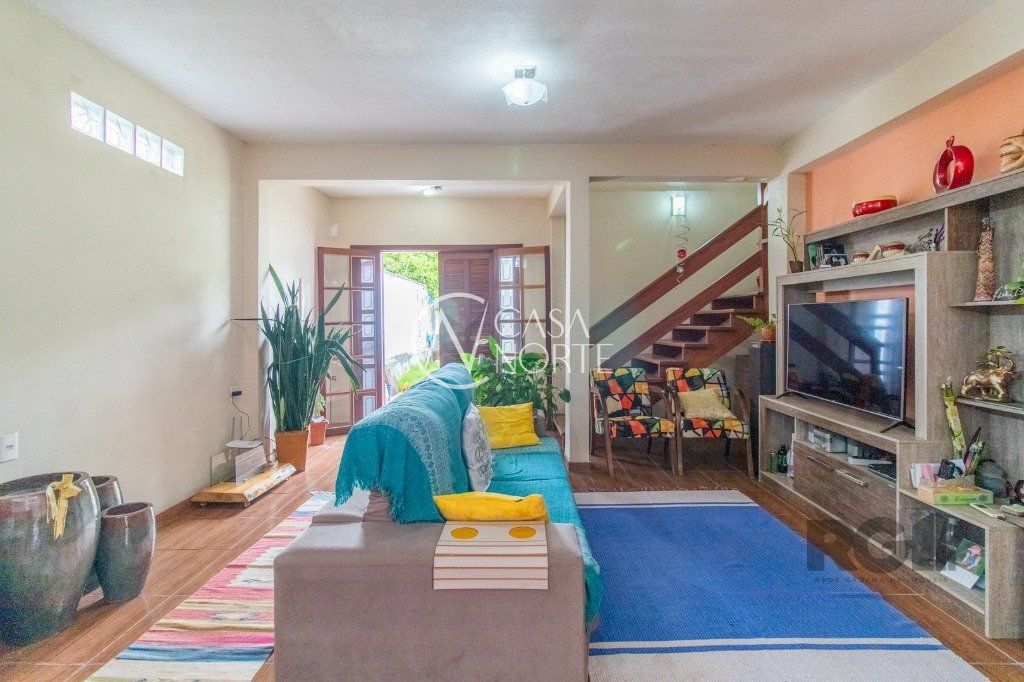 Casa à venda com 3 quartos, 297m², 3 vagas, Rua Banco Inglês no bairro Santa Tereza em Porto Alegre