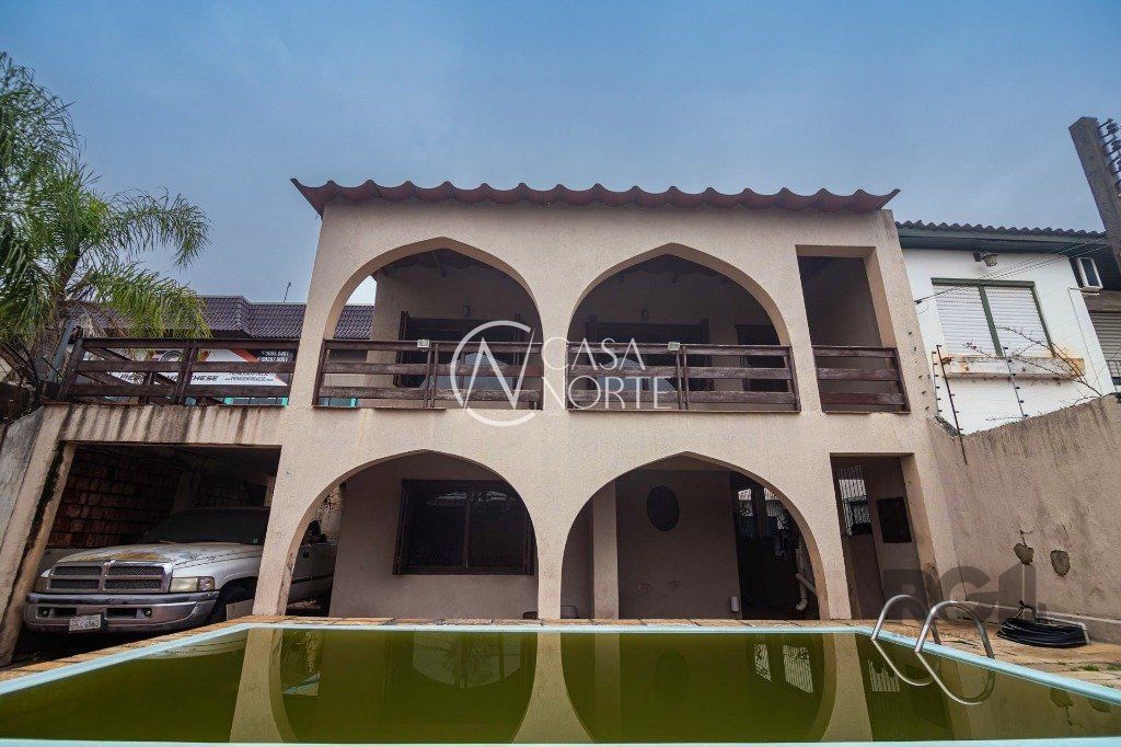 Casa à venda com 3 quartos, 220m², 6 vagas, Avenida Francisco Silveira Bitencourt no bairro Sarandi em Porto Alegre