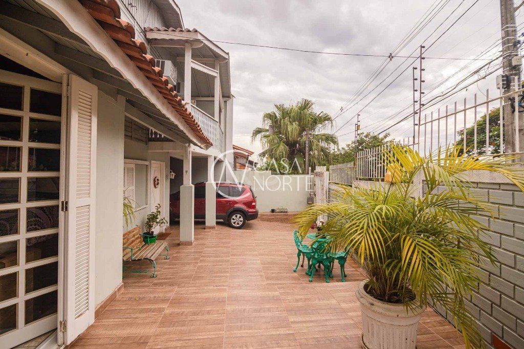 Casa à venda com 3 quartos, 116m², 1 suíte, 2 vagas, Rua Doutor Ernesto Miranda no bairro Jardim São Pedro em Porto Alegre