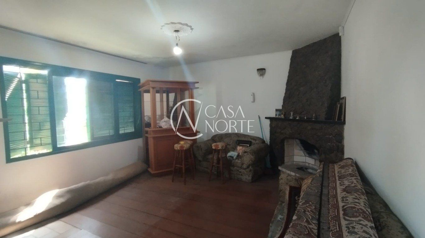 Casa à venda com 3 quartos, 257m², 1 suíte, 3 vagas, Avenida Orleaes no bairro Guarujá em Porto Alegre