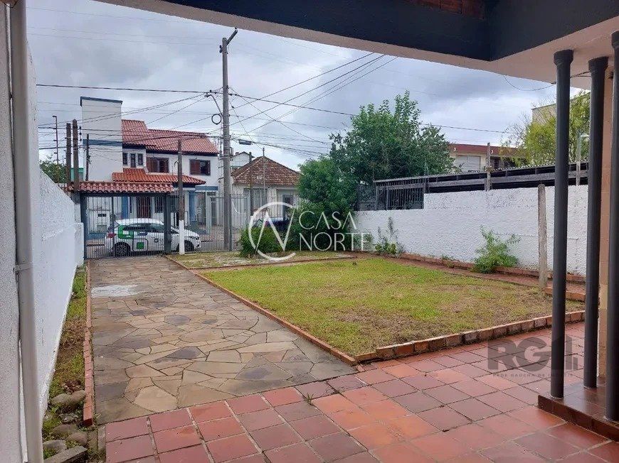 Casa à venda com 2 quartos, 115m², 2 vagas, Rua Rezende Costa no bairro Sarandi em Porto Alegre