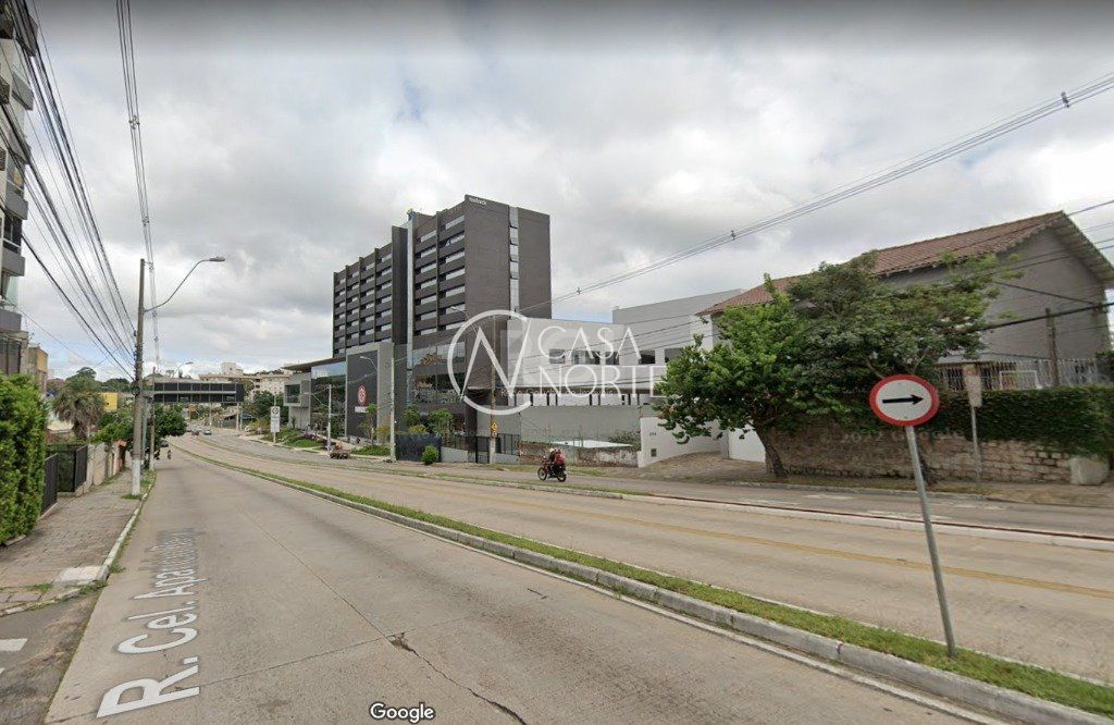 Casa à venda com 7 quartos, 400m², 1 suíte, 2 vagas, Rua Coronel Aparício Borges no bairro Glória em Porto Alegre