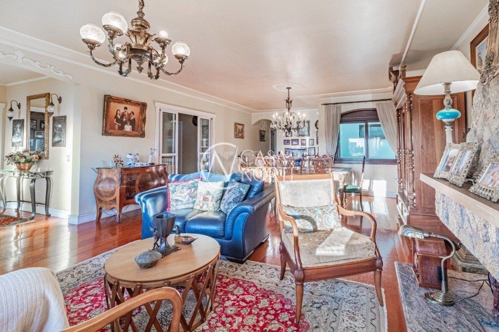 Casa à venda com 3 quartos, 284m², 1 suíte, 4 vagas, Rua Maestro Salvador Campanella no bairro Jardim Itu em Porto Alegre