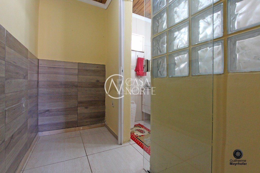 Casa à venda com 6 quartos, 300m², 1 suíte, 3 vagas, Rua Comendador Rodolfo Gomes no bairro Menino Deus em Porto Alegre