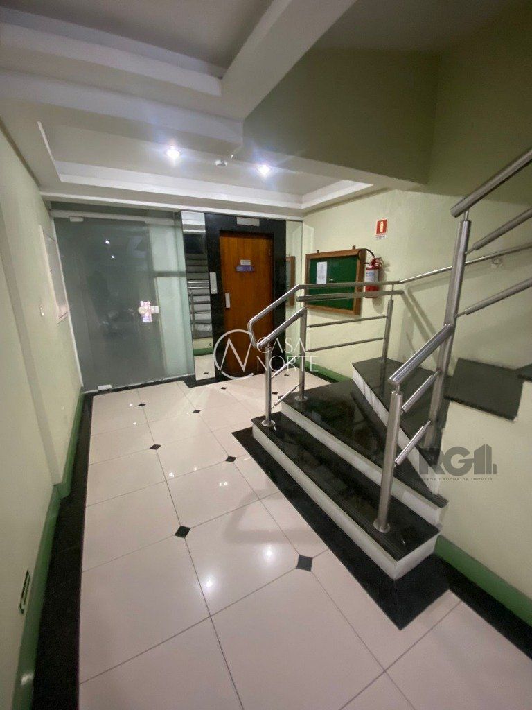 Sala Comercial à venda com 1 quarto, 33m², Avenida Cristóvão Colombo no bairro Moinhos de Vento em Porto Alegre