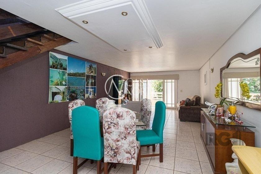 Casa à venda com 4 quartos, 266m², 1 suíte, 3 vagas, Avenida Delmar Rocha Barbosa no bairro Parque Santa Fé em Porto Alegre