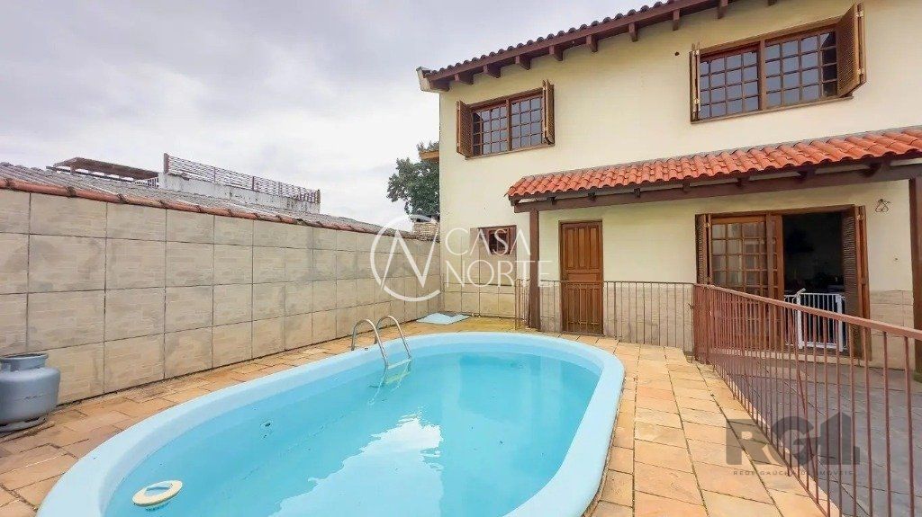 Casa à venda com 4 quartos, 371m², 3 suítes, 2 vagas, Rua Gregório da Fonseca no bairro Nonoai em Porto Alegre
