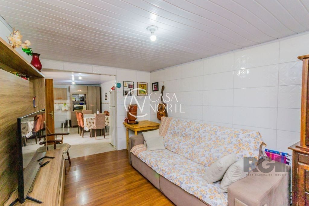 Casa à venda com 2 quartos, 100m², 2 vagas, Rua Nilo Torres no bairro Coronel Aparício Borges em Porto Alegre