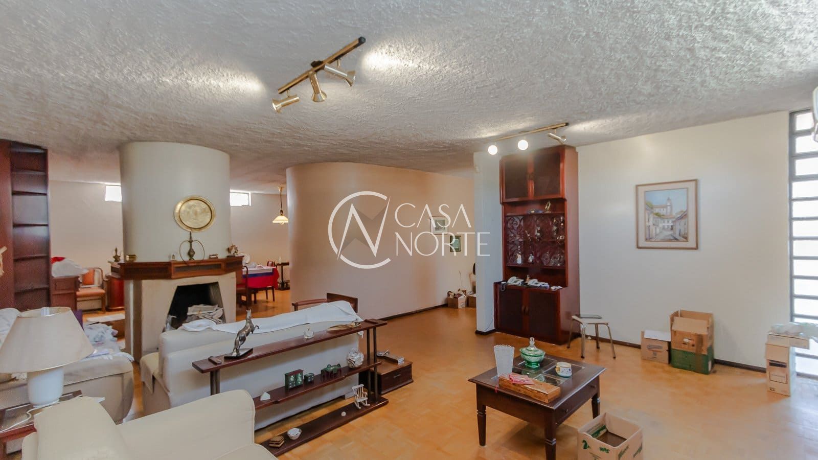 Casa à venda com 3 quartos, 279m², 1 suíte, 2 vagas, Rua Alfredo Schuett no bairro Três Figueiras em Porto Alegre