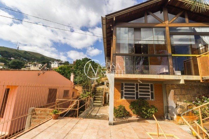 Casa à venda com 2 quartos, 132m², 1 vaga, Rua Capitão Padilha no bairro Cascata em Porto Alegre