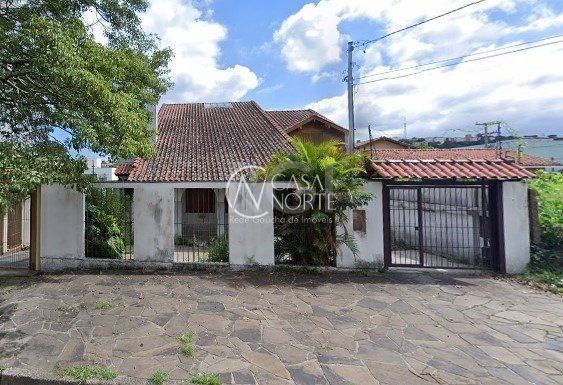 Casa à venda com 3 quartos, 296m², 1 suíte, 2 vagas, Rua Cangussu no bairro Nonoai em Porto Alegre