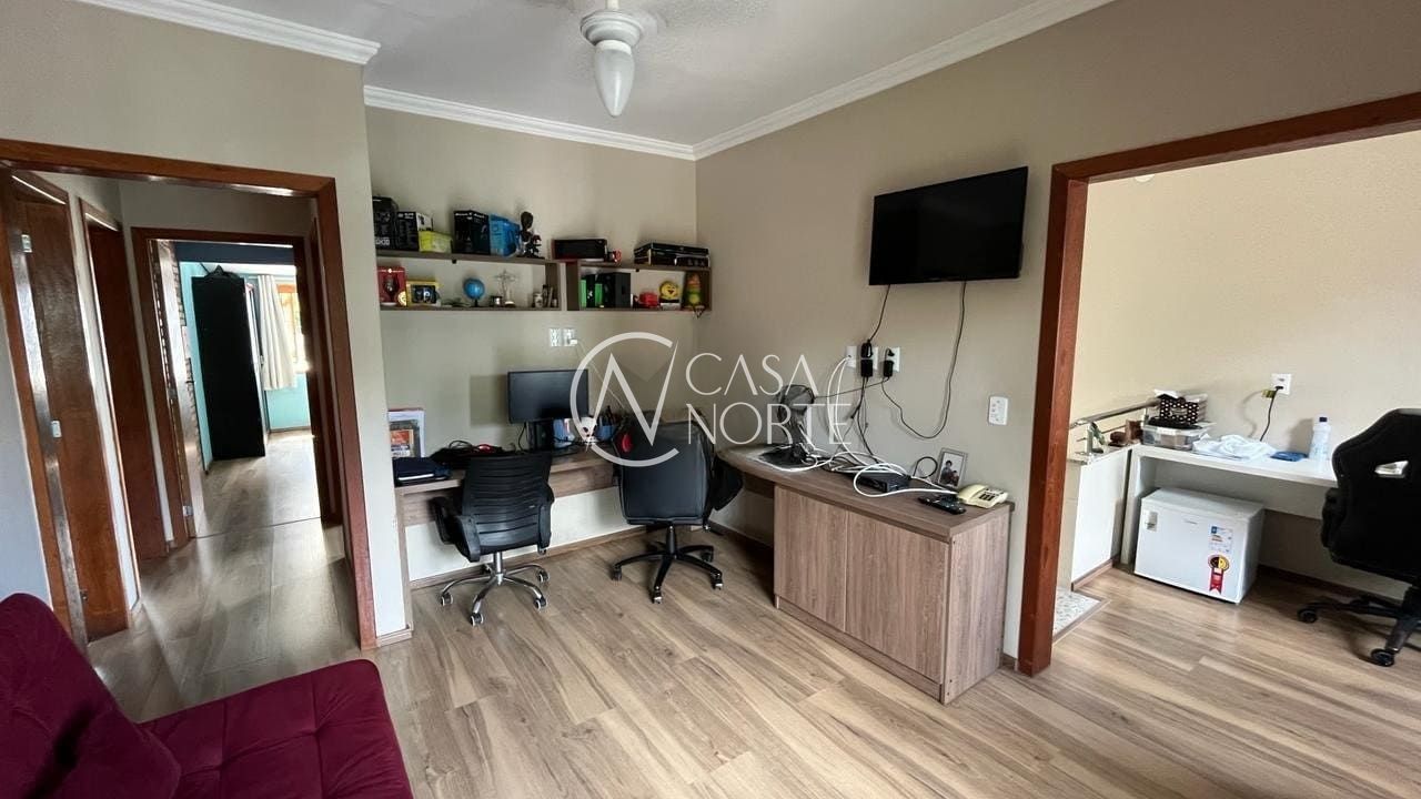 Casa à venda com 4 quartos, 215m², 1 suíte, 4 vagas, Rua Doutor Voltaire Pires no bairro Santo Antônio em Porto Alegre