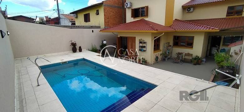 Casa à venda com 3 quartos, 287m², 1 suíte, 4 vagas, Rua Padre Todesco no bairro Partenon em Porto Alegre