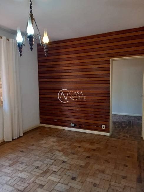 Casa à venda com 3 quartos, 168m², 3 vagas, Rua Frederico Etzberger no bairro Nonoai em Porto Alegre