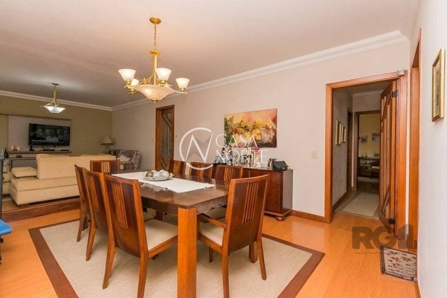 Casa à venda com 4 quartos, 380m², 2 suítes, 4 vagas, Rua Carumbé no bairro Bom Jesus em Porto Alegre