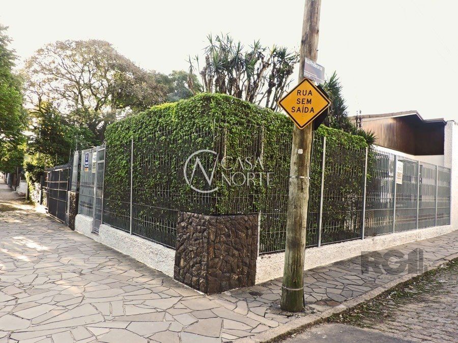 Casa à venda com 4 quartos, 218m², 1 suíte, 2 vagas, Avenida Arnaldo Bohrer no bairro Teresópolis em Porto Alegre