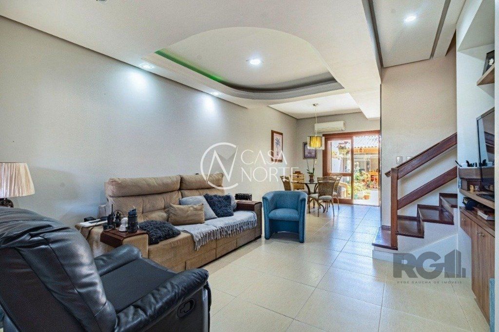 Casa à venda com 3 quartos, 186m², 2 suítes, 2 vagas, Rua Stephan Zweig no bairro Cavalhada em Porto Alegre