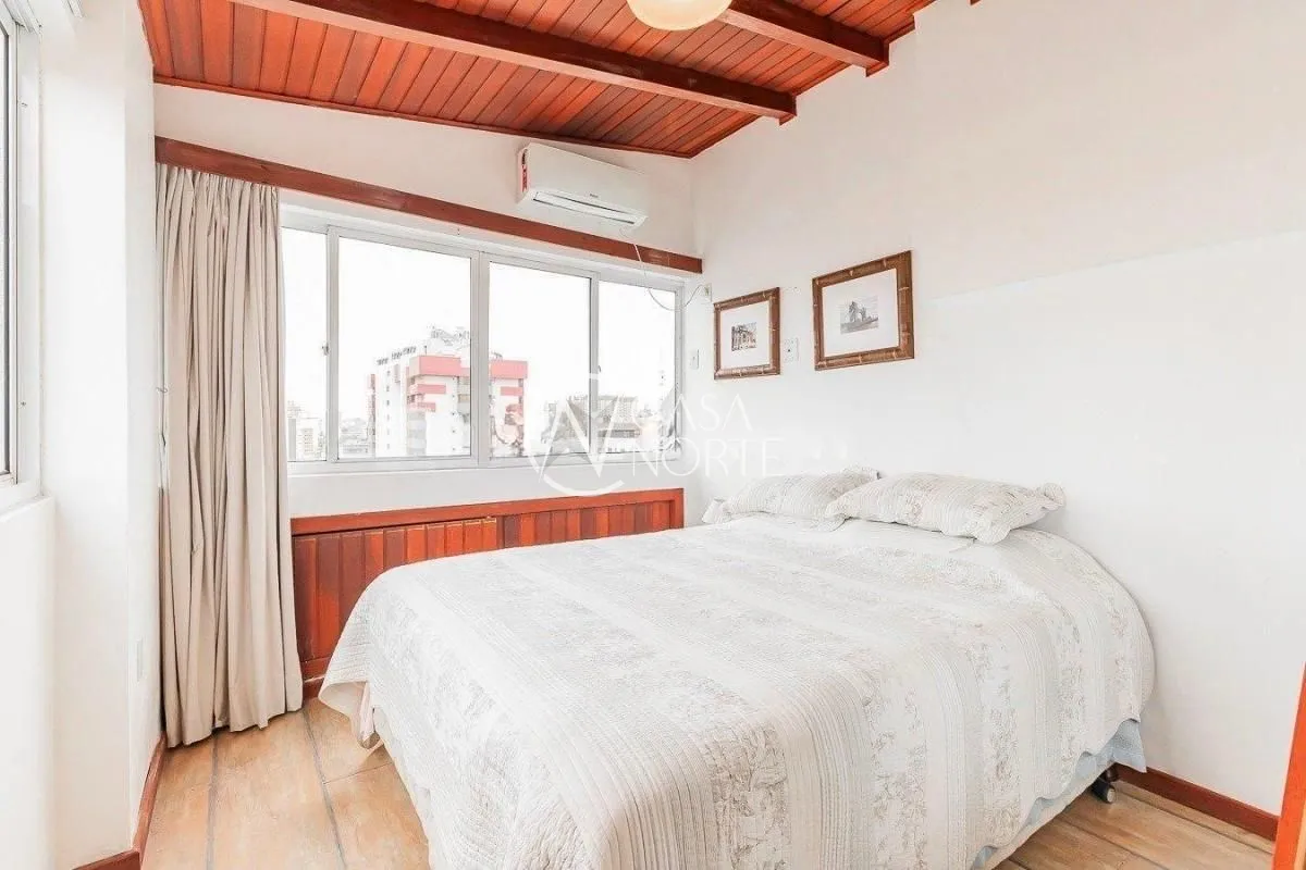 Cobertura à venda com 2 quartos, 96m², 1 suíte, 1 vaga, Rua José de Alencar no bairro Menino Deus em Porto Alegre
