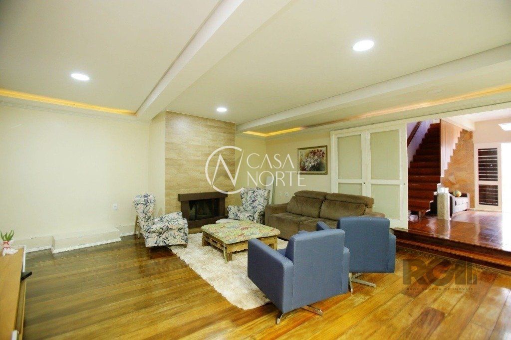 Casa à venda com 4 quartos, 235m², 1 suíte, 3 vagas, Rua Afonso Pena no bairro Azenha em Porto Alegre