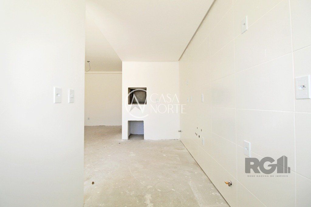 Apartamento à venda com 3 quartos, 179m², 1 suíte, 2 vagas, Rua Roque Calage no bairro Passo da Areia em Porto Alegre