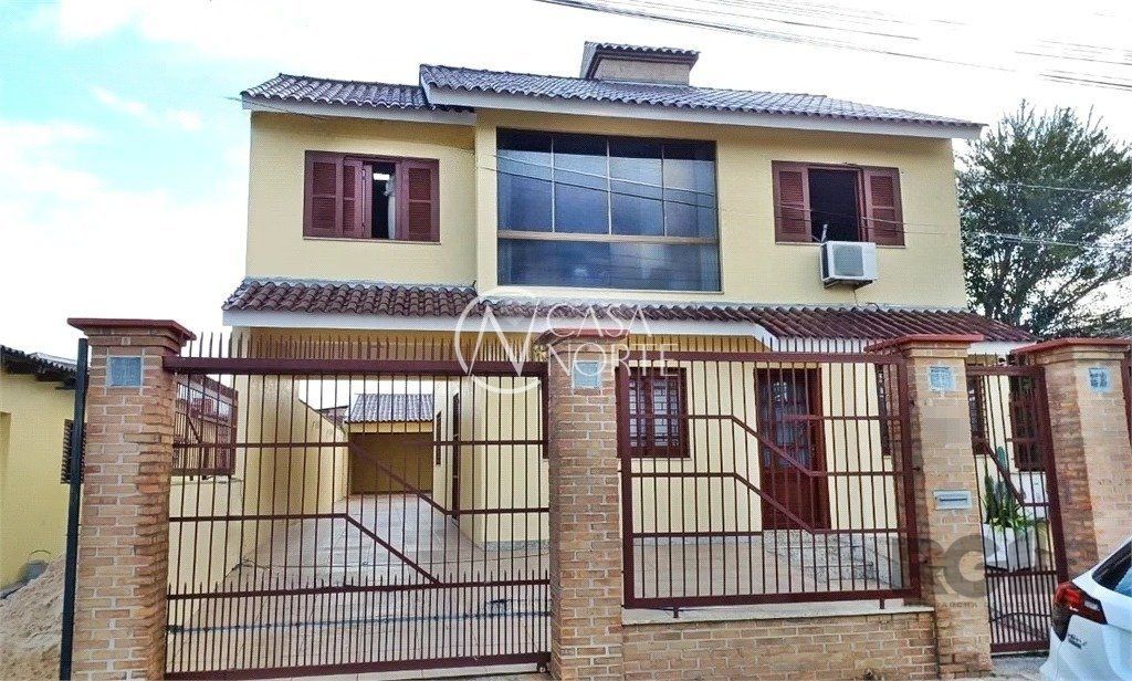 Casa à venda com 3 quartos, 237m², 2 suítes, 2 vagas, Rua Domingos de Abreu no bairro Sarandi em Porto Alegre