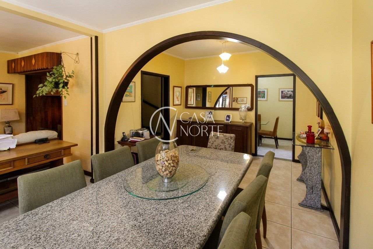 Casa à venda com 6 quartos, 405m², 1 suíte, 4 vagas, Avenida Sargento Manoel Raymundo Soares no bairro Jardim Carvalho em Porto Alegre