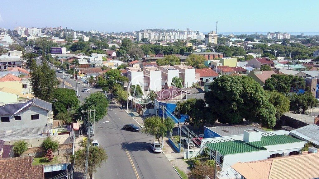 Terreno à venda  com 334m², Avenida Otto Niemeyer no bairro Camaquã em Porto Alegre