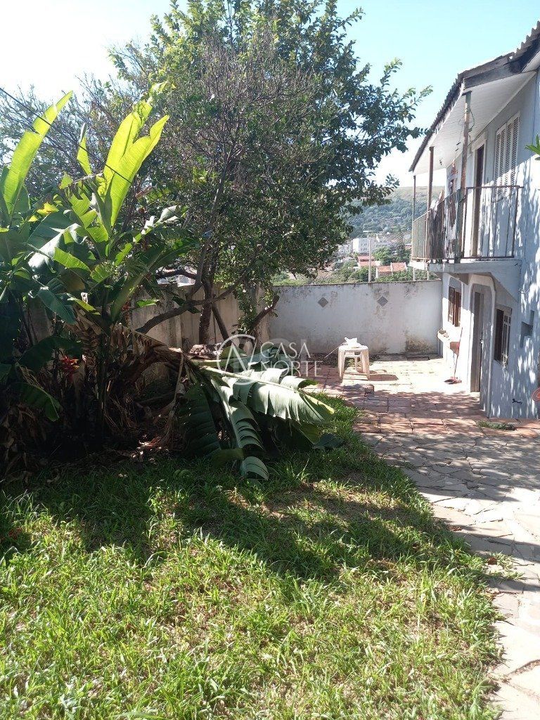 Casa à venda com 3 quartos, 345m², 3 vagas, Rua Octavio de Souza no bairro Teresópolis em Porto Alegre