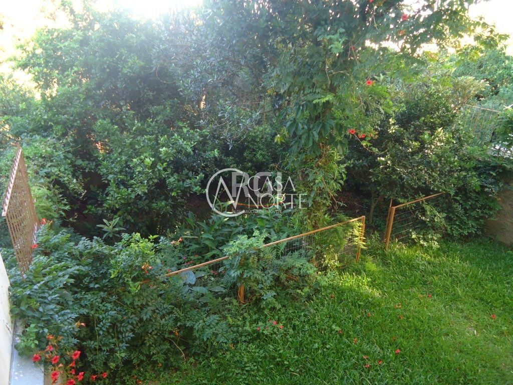 Casa à venda com 3 quartos, 331m², 1 suíte, 5 vagas, Rua Comendador José Julio de Mello no bairro Teresópolis em Porto Alegre