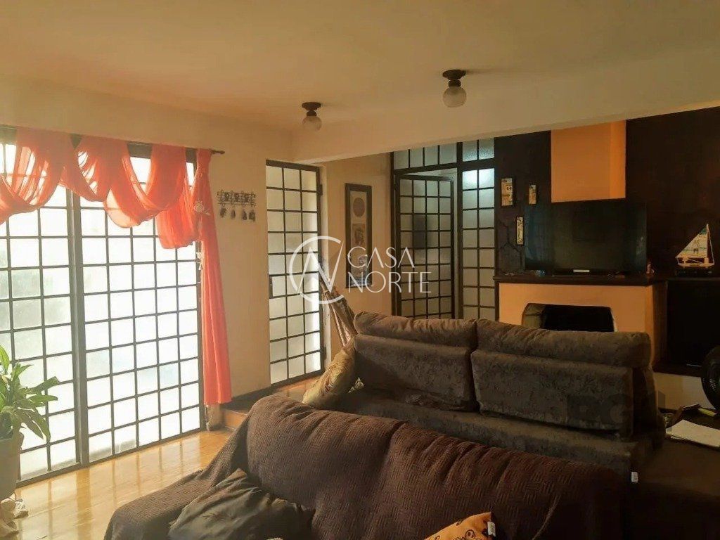Casa à venda com 3 quartos, 340m², 1 suíte, Rua Doutor Mário Totta no bairro Tristeza em Porto Alegre