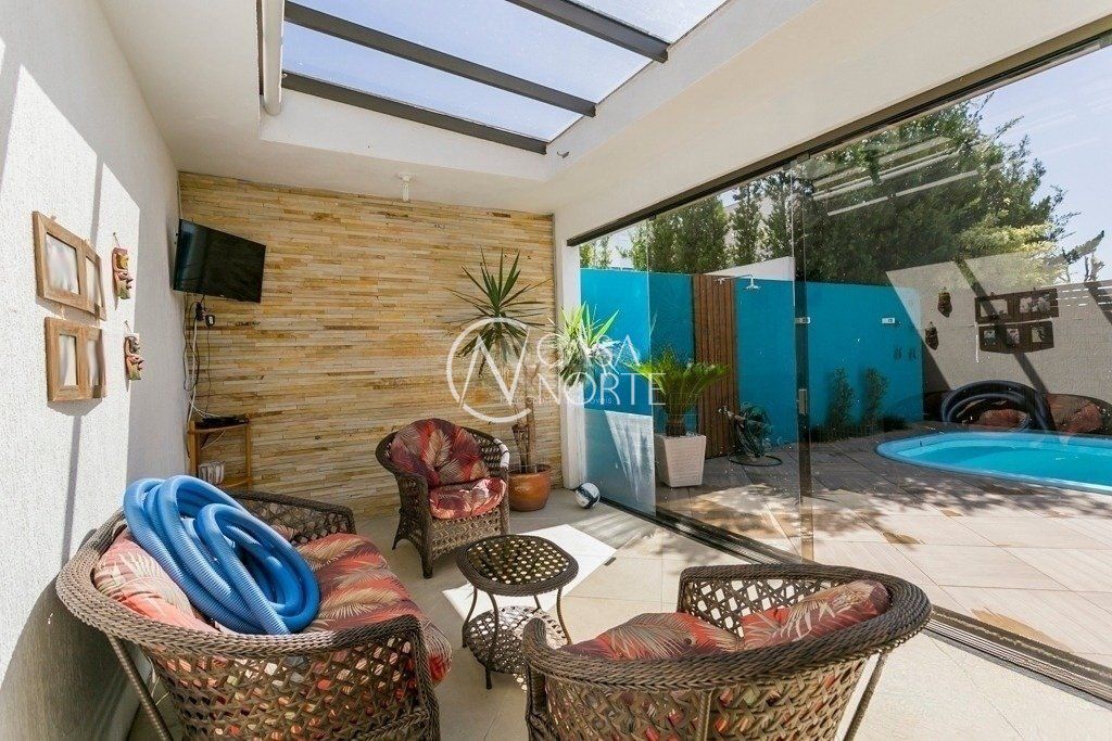 Casa de Condomínio à venda com 3 quartos, 234m², 3 suítes, 3 vagas, Rua Avenida Edgar Pires de Castro - de 1740 a 2238 - Lado Par no bairro Hípica em Porto Alegre