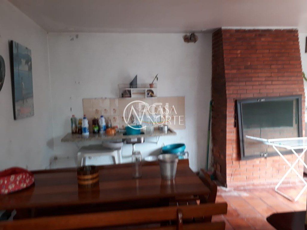 Casa à venda com 3 quartos, 120m², 1 suíte, 3 vagas, Rua Cangussu no bairro Nonoai em Porto Alegre