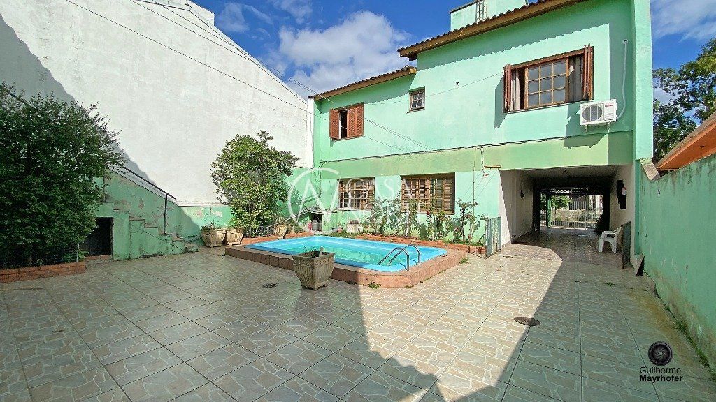 Casa à venda com 5 quartos, 400m², 1 suíte, 3 vagas, Rua Leite de Castro no bairro Jardim Itu em Porto Alegre