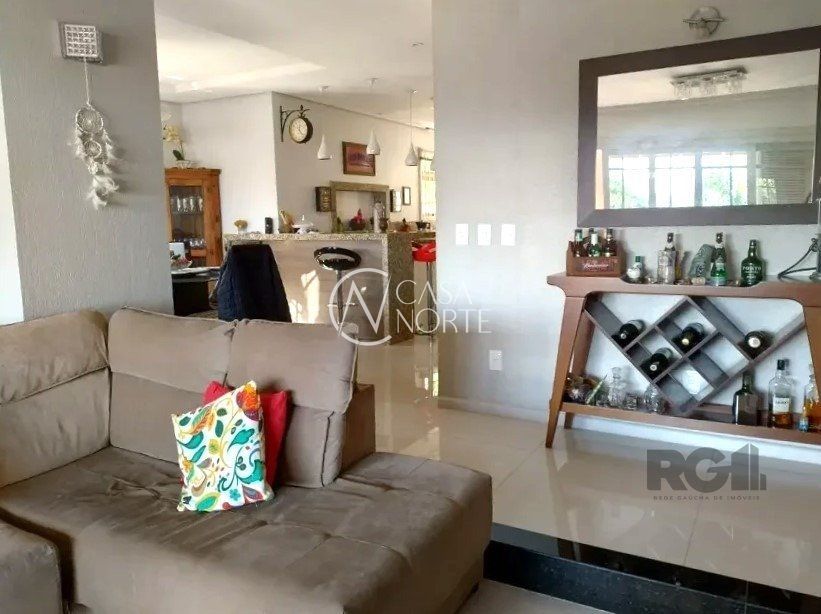 Casa à venda com 3 quartos, 307m², 1 suíte, 4 vagas, Rua Charruas no bairro Espírito Santo em Porto Alegre