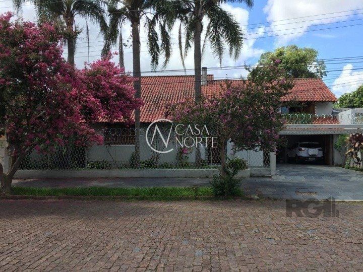 Casa à venda com 4 quartos, 286m², 4 vagas, Avenida Cinco de Novembro no bairro Teresópolis em Porto Alegre