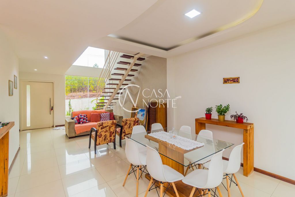 Casa de Condomínio à venda com 3 quartos, 272m², 1 suíte, 6 vagas, Avenida Juca Batista no bairro Hípica em Porto Alegre