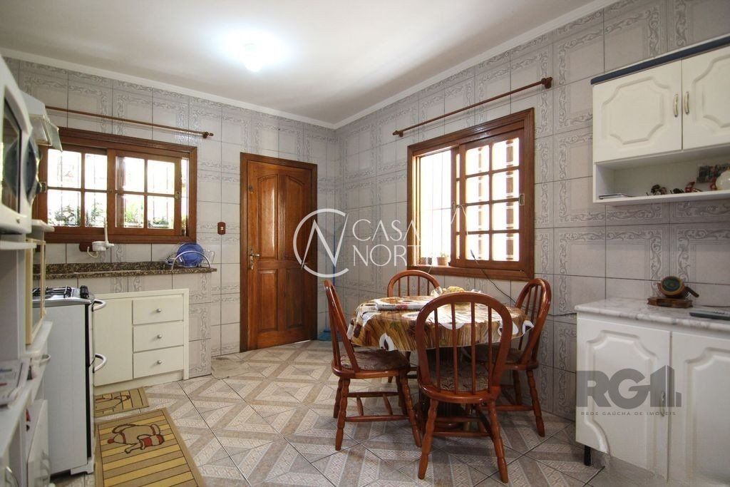 Casa à venda com 2 quartos, 84m², 2 suítes, 1 vaga, Rua Barão do Amazonas no bairro Partenon em Porto Alegre