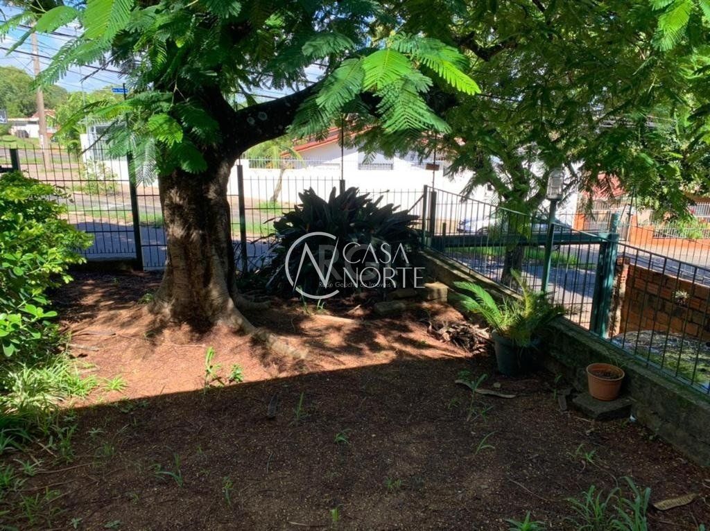 Casa à venda com 2 quartos, 140m², 1 suíte, 2 vagas, Rua Sepe Tiaraju no bairro Medianeira em Porto Alegre