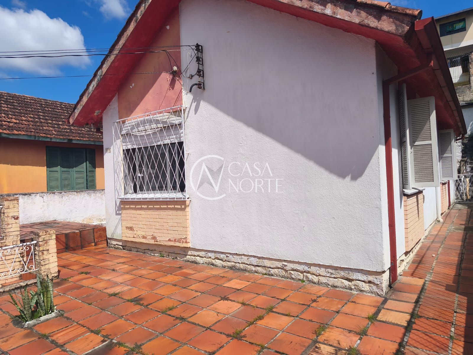 Casa à venda com 3 quartos, 7600m², 1 vaga, Rua Guadalajara no bairro Jardim Sabará em Porto Alegre