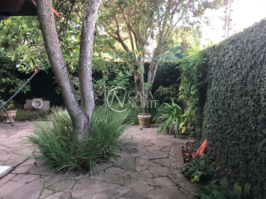Casa à venda com 3 quartos, 308m², 3 suítes, 3 vagas, Rua Professor Abílio Azambuja no bairro Jardim do Salso em Porto Alegre