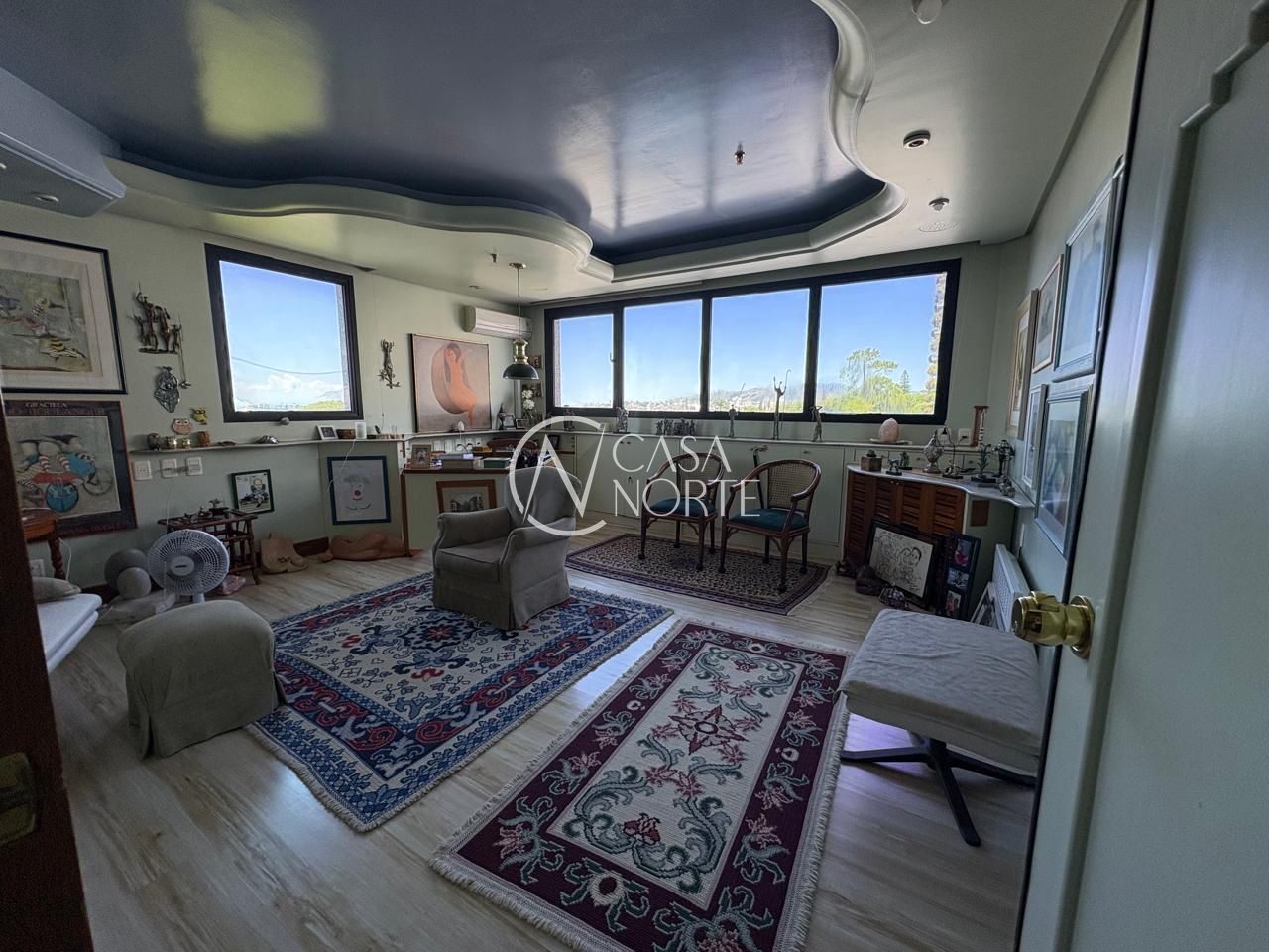 Sala Comercial à venda com 2 quartos, 40m², 2 vagas, Avenida Luiz Manoel Gonzaga no bairro Três Figueiras em Porto Alegre