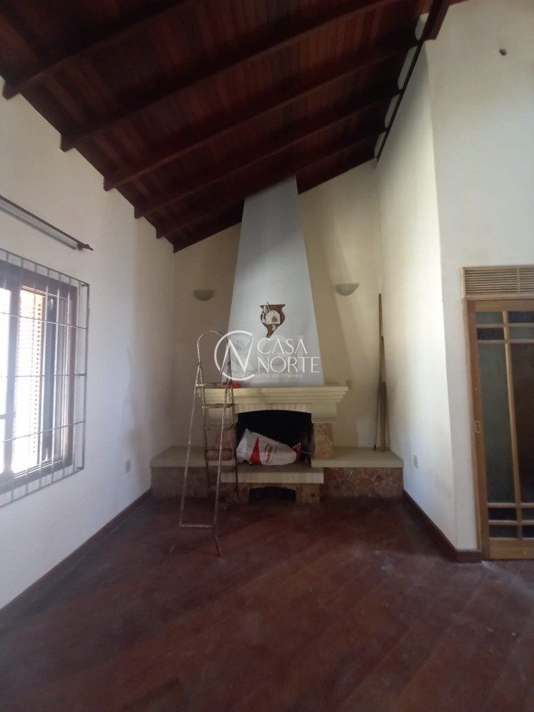 Casa à venda com 3 quartos, 296m², 1 suíte, 2 vagas, Rua Cangussu no bairro Nonoai em Porto Alegre