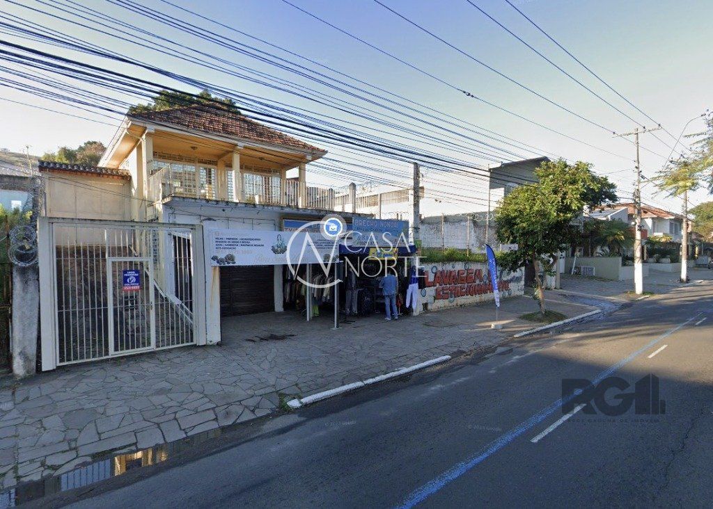 Casa à venda com 4 quartos, 307m², 4 vagas, Avenida Nonoai no bairro Nonoai em Porto Alegre
