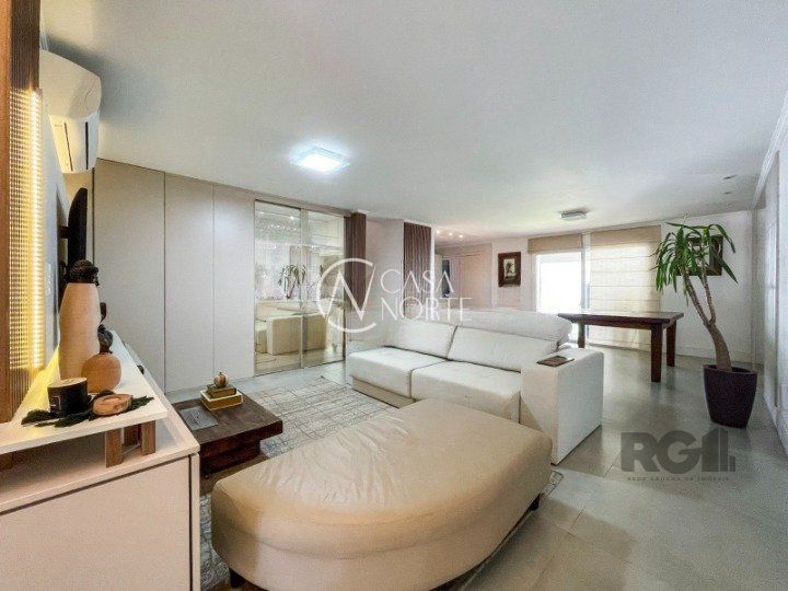 Casa de Condomínio à venda com 3 quartos, 195m², 1 suíte, 4 vagas, Rua Adriano Pereira da Silva no bairro Vila Nova em Porto Alegre