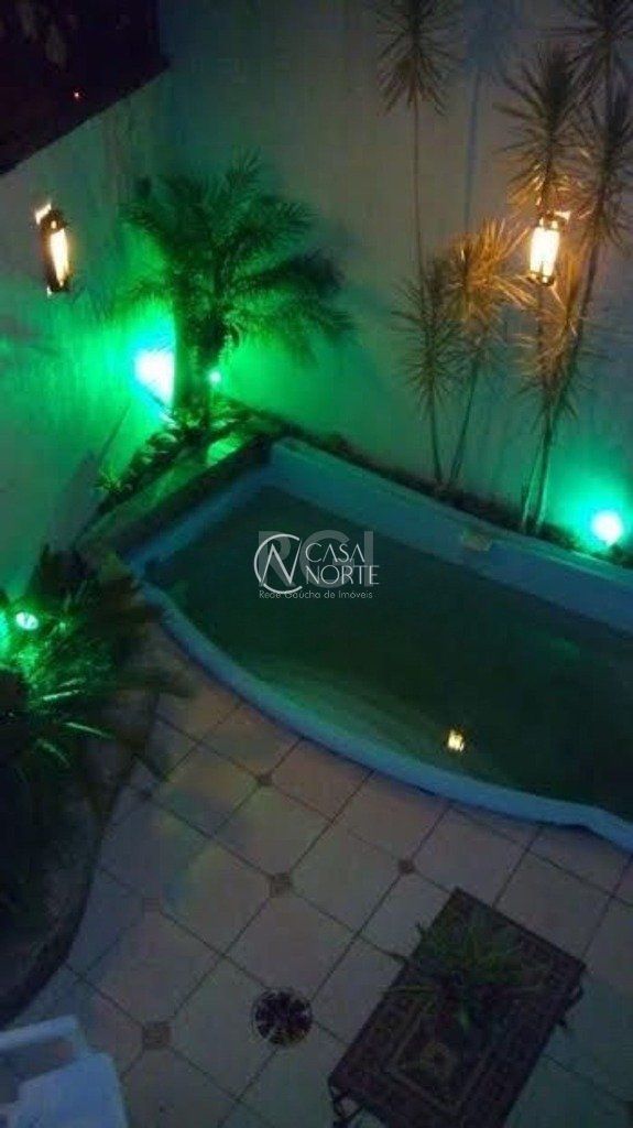 Casa de Condomínio à venda com 3 quartos, 350m², 2 suítes, 2 vagas, Rua Conrado Ferrari no bairro Jardim Isabel em Porto Alegre