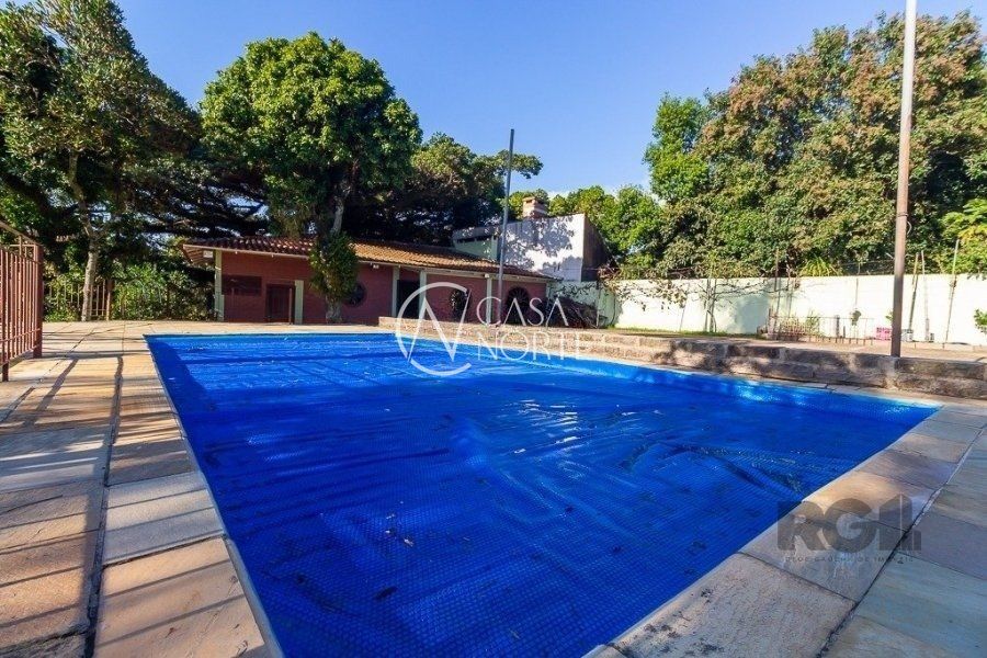 Casa à venda com 4 quartos, 400m², 1 suíte, 4 vagas, Rua Fernando Osorio no bairro Teresópolis em Porto Alegre