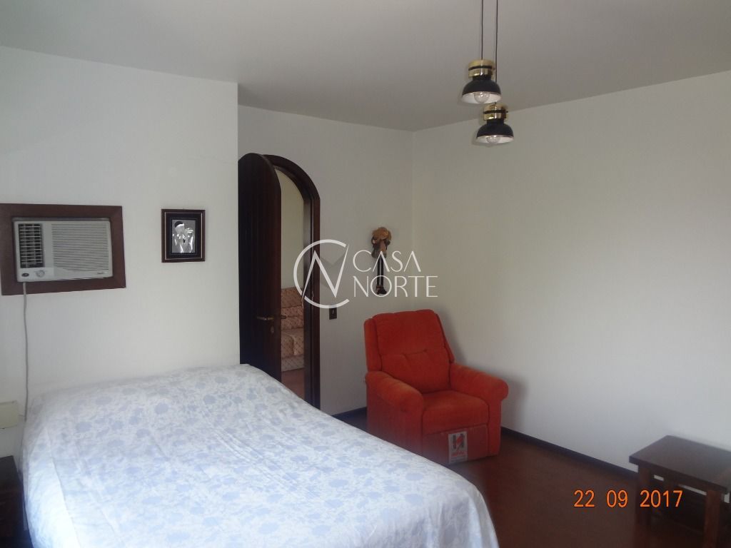 Casa à venda com 4 quartos, 365m², 2 suítes, 6 vagas, Rua Alcebiades Antônio dos Santos no bairro Nonoai em Porto Alegre