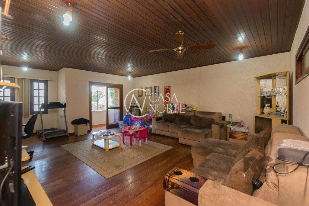 Casa à venda com 4 quartos, 265m², 2 suítes, 3 vagas, Rua Adroaldo Novo Correa no bairro Cavalhada em Porto Alegre
