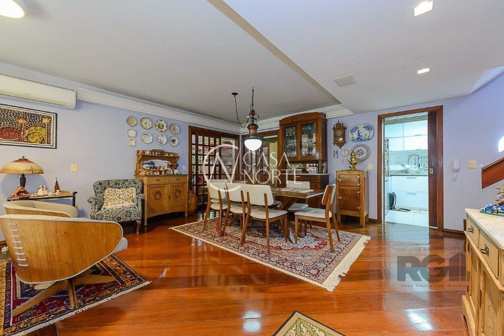 Casa de Condomínio à venda com 4 quartos, 319m², 1 suíte, 2 vagas, Rua Manoel Leao no bairro Pedra Redonda em Porto Alegre